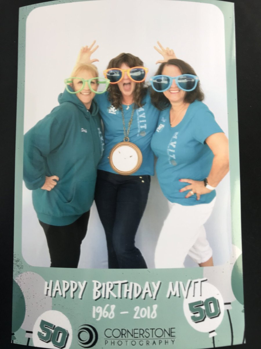 jennydgoldman's tweet photo. Celebrating @MViTElementary 50th birthday!@SimiValleyUSD #goflyakite #MViTsimi #lovemyjob #campussupsrock #simischools #bestassembly https://t.co/TzJiekIUaM