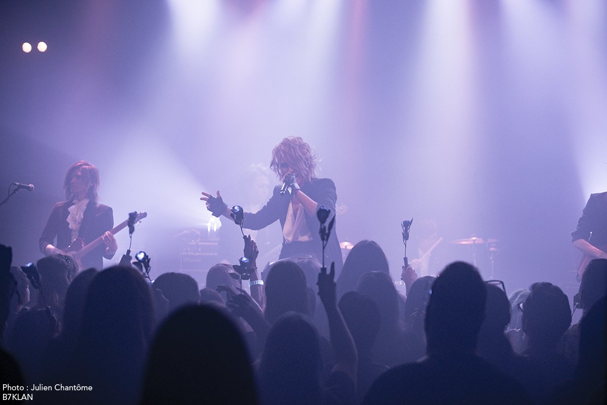 B7Klan's tweet photo. Yesterday @KamijoOfficial played in Amsterdam !
Thank you for your warm welcome 🌹

Here are some pictures of the show.

Do not miss your chance to come to see this awesome new show in other cities ! Tomorrow he will play in MTC Cologne.

#sangeuropetour https://t.co/jEj1vxtZy3