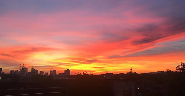 marcffm's tweet photo. #sundowner #ostend #frankfurtammain https://t.co/1OYQQiagrX https://t.co/LF0TyQI3ps