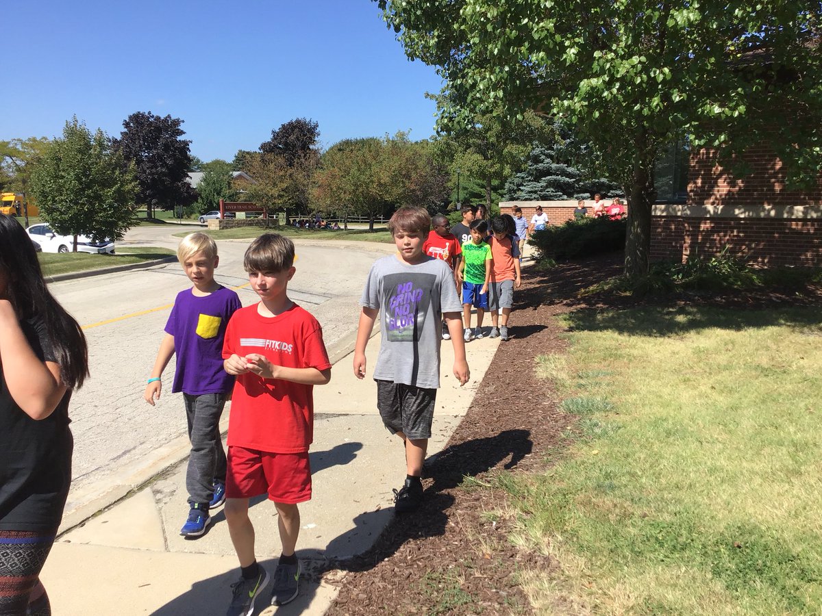 mickschdale's tweet photo. We “Chalked the Walk” ...some artwork and exercise on a beautiful sunnny day! #rtslearns #d56achieves https://t.co/wLunWGdCdy
