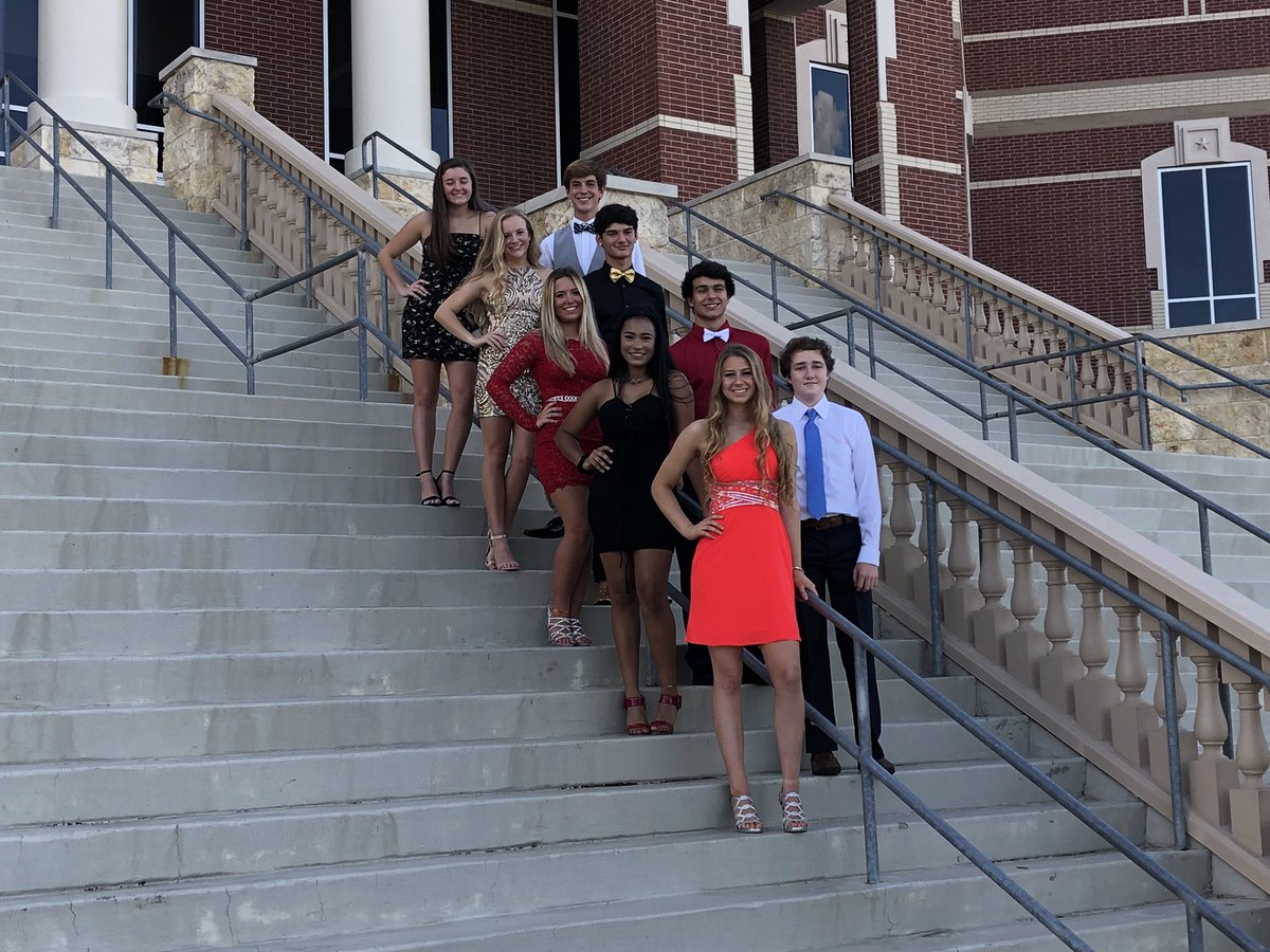BryceWaters28's tweet photo. Hoco wasn’t too bad https://t.co/Sz664NPlCZ