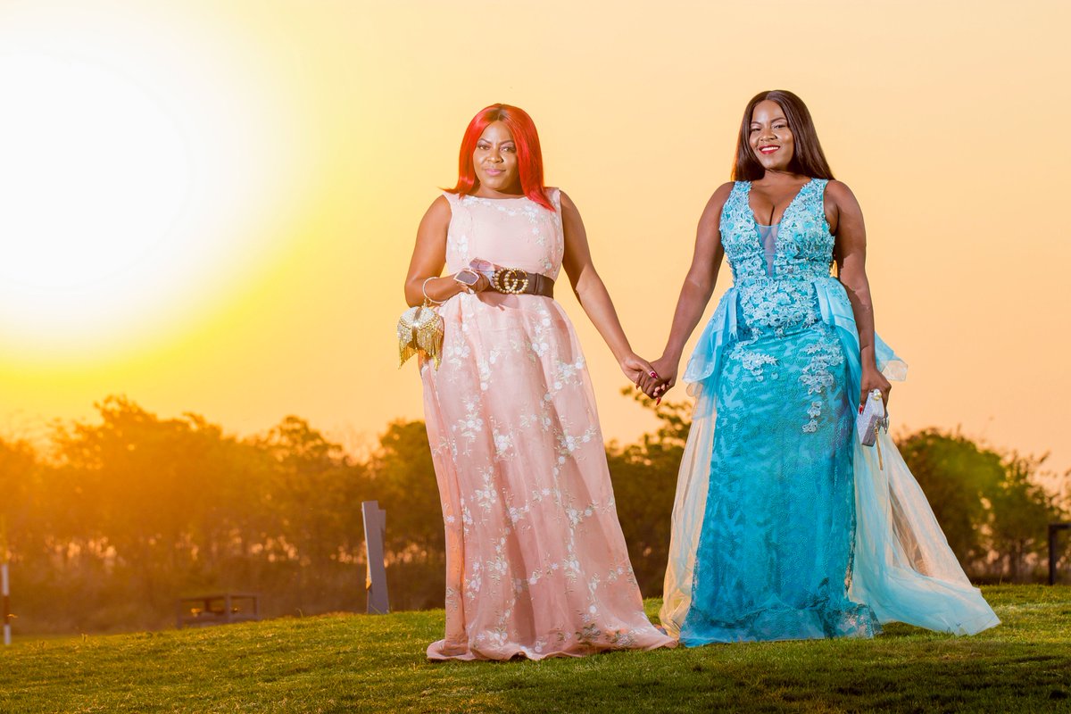 PRGirlMedia's tweet photo. Our girls took a GLAM walk through the beautiful Bonanza Golf Course this evening, we hope to see you there this Saturday at the 5th Taste The Wine Shop!  #TasteTheWineShop #Lifestyle #PRGirlMedia #ItsAPRThang https://t.co/sQLPuVOyCG