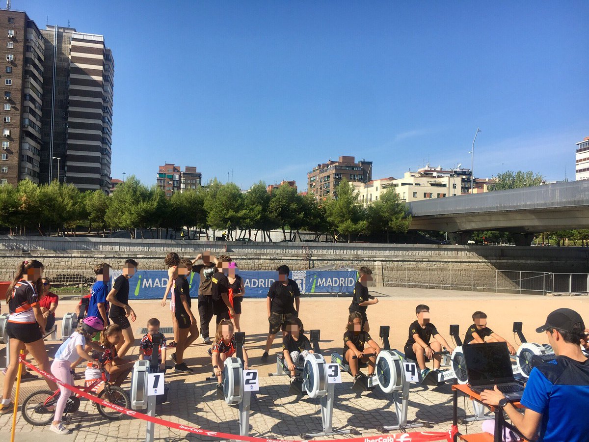 siescuelaremo's tweet image. Gracias a todos!!! Un día estupendo demostrando los valores del DEPORTE en mayúsculas en las jornadas de puertas abiertas de la Escuela Municipal @RemoMadridRio Nos vemos en la regata de #LaMelonera 2019 🚣‍♀️ #RemandoComoSoloUnHombre #YoTambienSoyRemero #MadridQuiereRemar