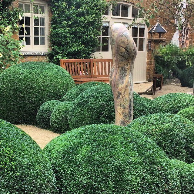 Mortimer_scapes's tweet image. Been trimming up cloud box hedging in the Cotswolds. Love the sculpture too! #boxballs #hedges #sculpture #sculpturegarden  #gorgeousgardens #garden_styles #buxus ift.tt/2D6CzSB