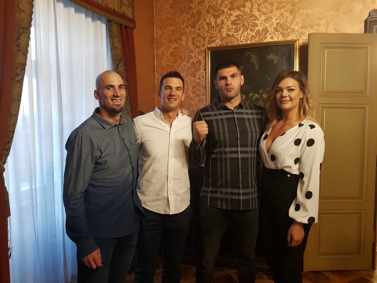 How many medals you can count on this picture? 💪🇭🇷 #TeamCroatia @PerkovicSandra <a href="/Filip_Hrgovic/">Filip Hrgovic_Official</a> #sinkovicbrothers