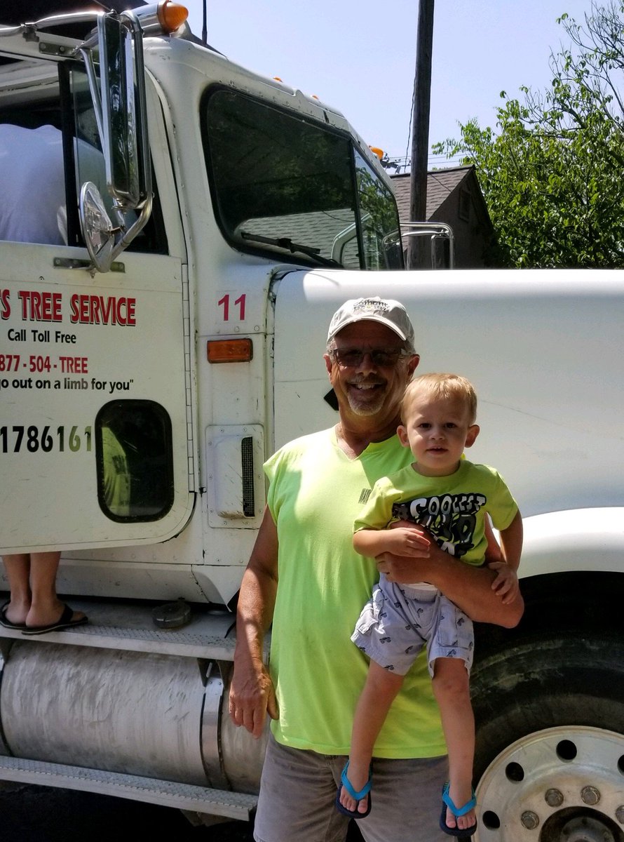 Waynes_TreeServ's tweet image. If you see that old man today, be sure to wish him a HAPPY BIRTHDAY! We&apos;ve been told he turned 54 today 😉

🎂🎈🎉