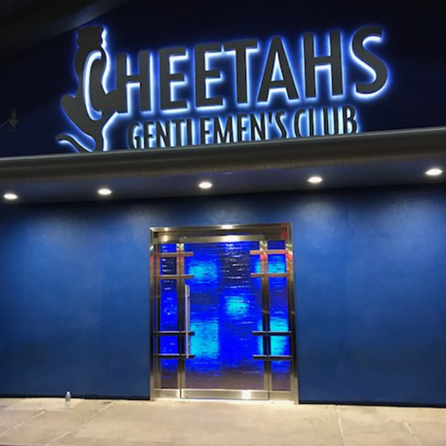 CastGlassImages's tweet image. Dream Doors✨🚪
Entice your visitors with a bold and stylish entry way.
#glass #castglass #castglassimages #design #interiordesign #decorate #homedecor #sculpture #gate #texture #contemporary #traditional #modern #luxury #designer #artistic #color #doors #renovation #project