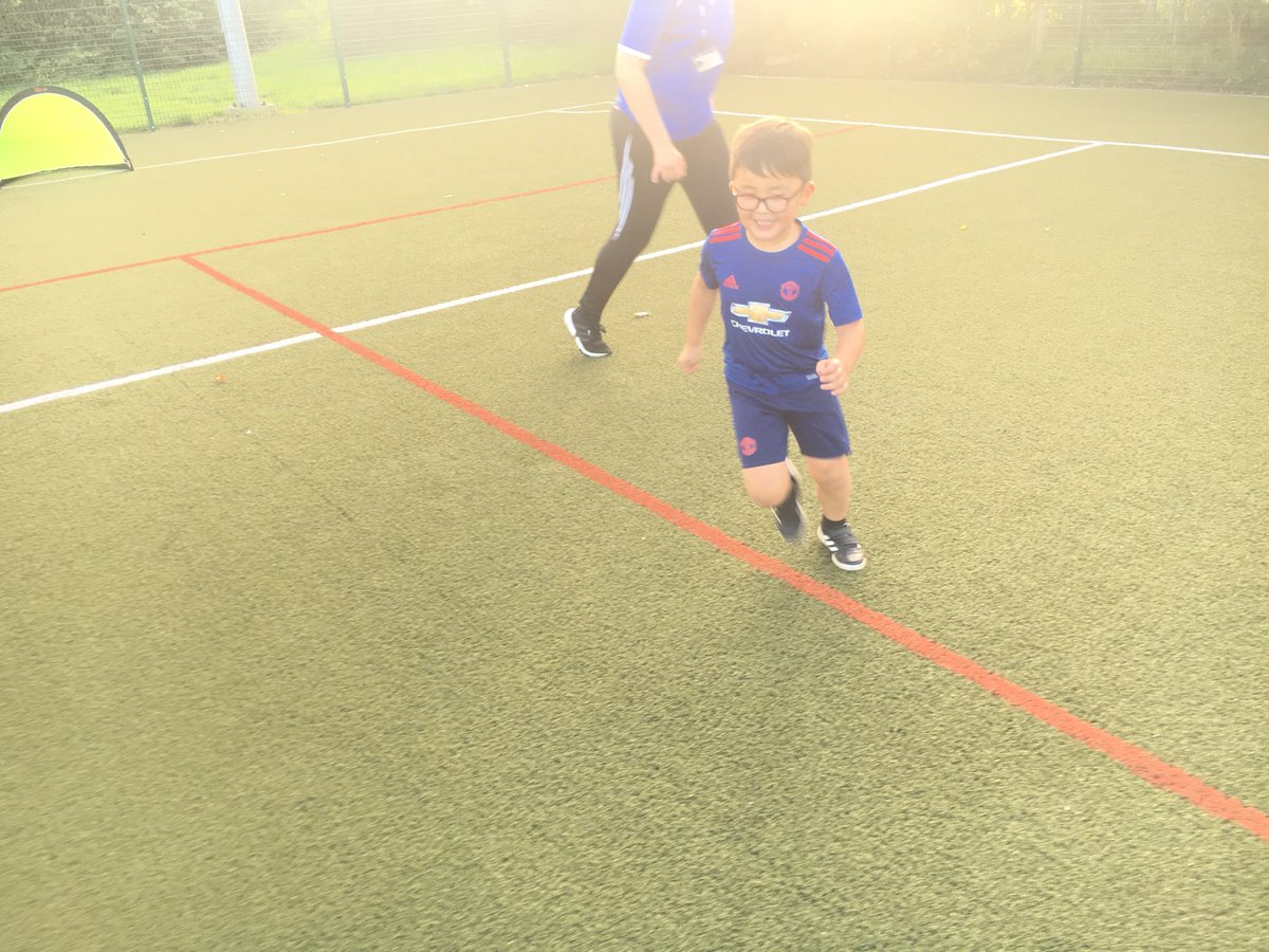 18Apprentices's tweet photo. Me and Worsley wolves under 7’s having lots of fun this evening at training see you Saturday boys @EdStartMS @WorsleyWolves #Wolfpack https://t.co/l72fM0TkPm