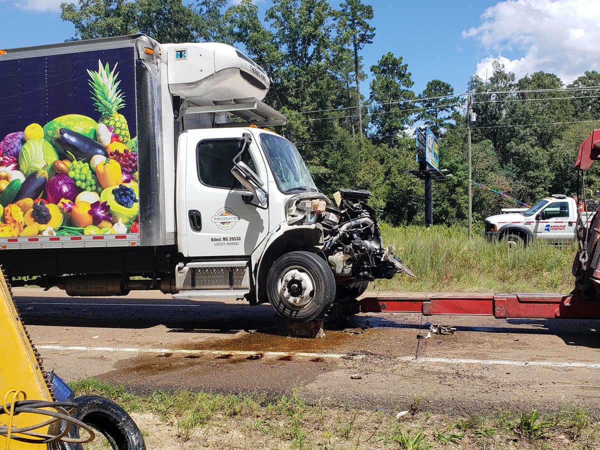 kscamop88's tweet photo. Accident on hwy 49 just past Donna's produce involving a large box truck, an MDOT work vehicle and a tractor. Mph investigating. @WLBT https://t.co/NazB4LxARz