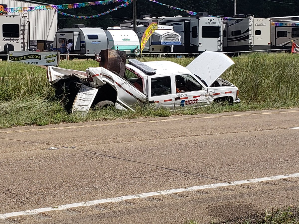 kscamop88's tweet photo. Accident on hwy 49 just past Donna's produce involving a large box truck, an MDOT work vehicle and a tractor. Mph investigating. @WLBT https://t.co/NazB4LxARz