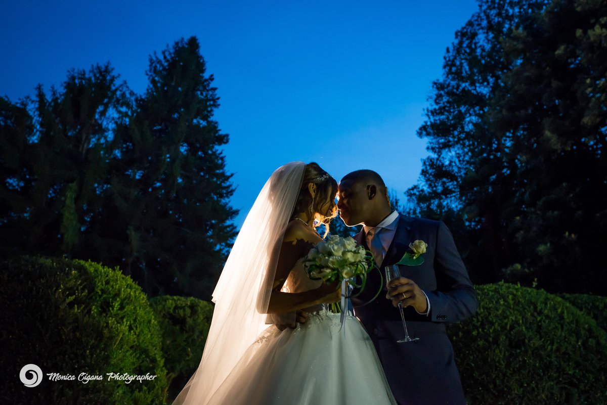 moni_web's tweet image. Tenetevi per mano e sappiate guardarvi sempre negli occhi come oggi.

#beautiful #bride #celebrate #celebration #congratulations #family #flowers #forever #happiness #happy #Light #love #marriage #party #romance #smiles #wedding #weddingday #weddingdress #photo #photography