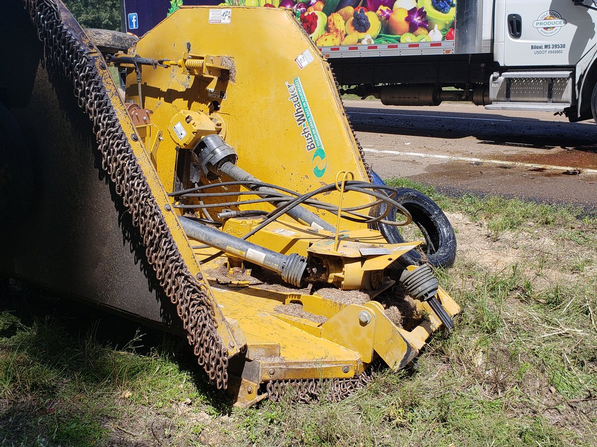 kscamop88's tweet photo. Accident on hwy 49 just past Donna's produce involving a large box truck, an MDOT work vehicle and a tractor. Mph investigating. @WLBT https://t.co/NazB4LxARz