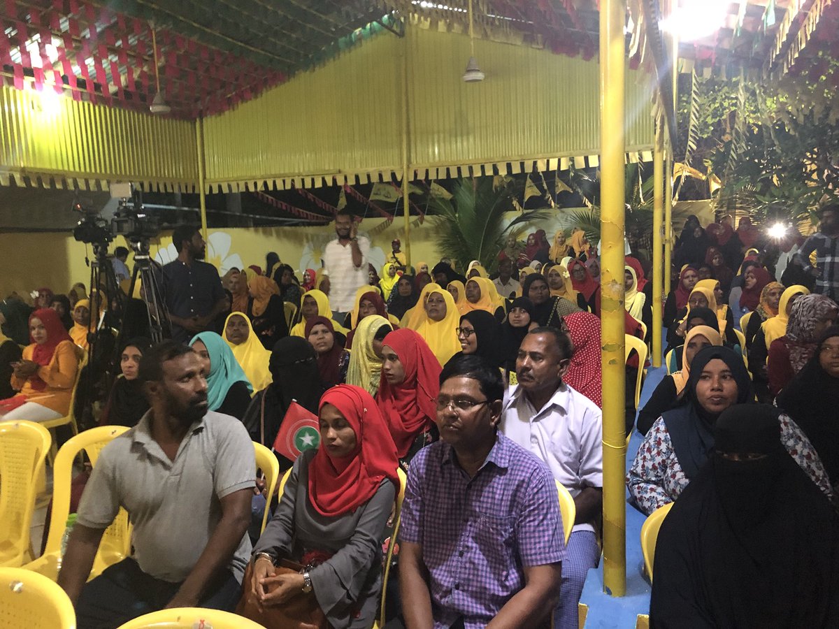 AlaikaAyesh's tweet photo. Gulhifaivaa party takuge Running mate @FaisalNasym L. Maavashah kurahvaa Campaign dhathuruge terein #JazeeraRaajje #IbuFaisal20182️⃣ https://t.co/Swcv3GqrGJ