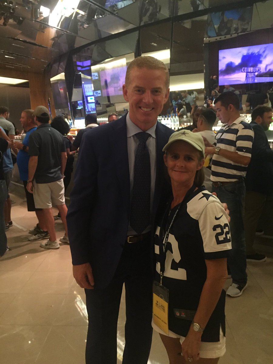 StarSportsTours's tweet photo. Venessa Bryant celebrating the big win with Head Coach Jason Garrett in the Owners Club after the game. #PresidentialPackage #OnlyWithSST #CowboysTravel https://t.co/PGOmzLPv9R