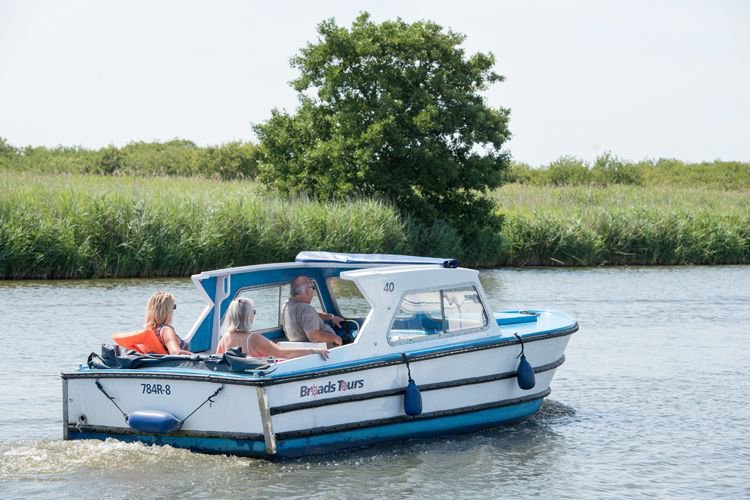 BroadsTours's tweet photo. Is someones birthday coming up? Don't know what to get them? Our gift vouchers have something to suit everyone, choose from one of our glorious river trips or a day boat hire from Broads Tours! https://t.co/G4BTLWy3S1 https://t.co/tTl6GgzHBQ