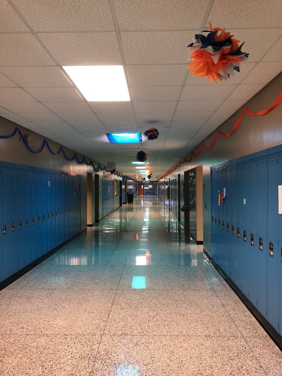NMHS_Football's tweet image. The homecoming decorations look great! #ChargerPride