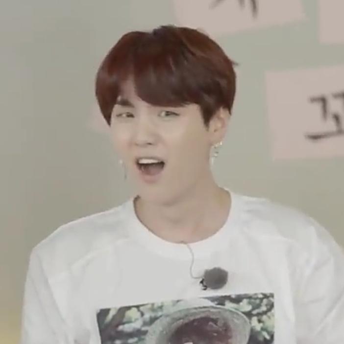 MYGTAY's tweet photo. remember yoons extra a** reaction when he read the punishment? i still hate him for it asjkdjskk—

#BehindTheanSwer #BTS #방탄소년단 @BTS_twt https://t.co/oaarzYFOuw