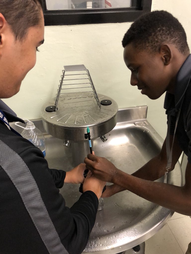andrewkearns64's tweet photo. Problem solving in the @josemartimast #botanylab - trying to design &amp; install micro-irrigation systems to propagate cuttings and water orchids for our research studies! 😃🤔🌿💦 #mast1819 @FairchildGarden @JennPossley @DCFNPS @STEMDesignation @MDCPSSTEAM @fl_native_plant https://t.co/nHUWTMgB74