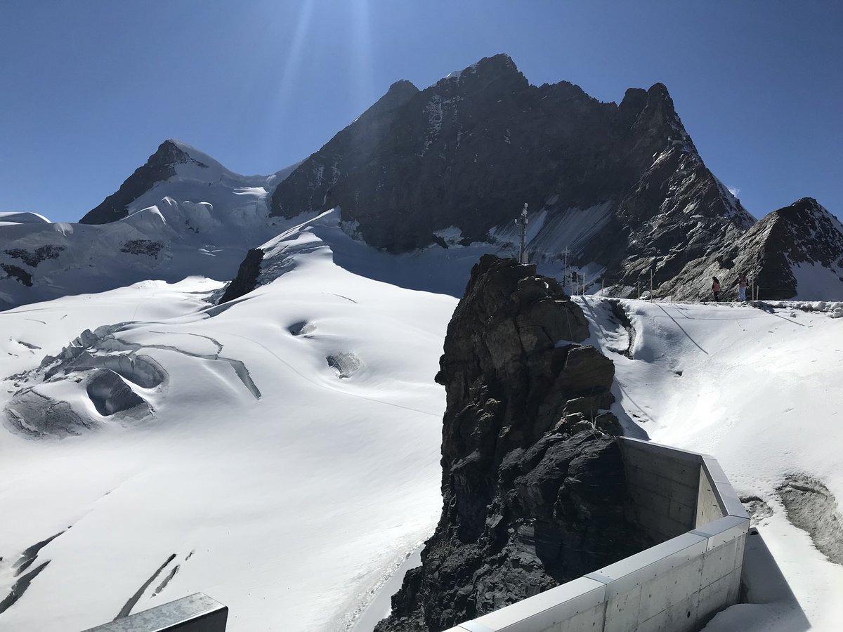 uwuminhyun's tweet photo. honestly idk what mountain this is... but yay!! it was all so pretty!! we’re so tired after walking around the whole day while enduring the cold ㅠㅠ https://t.co/8guKNV1njh