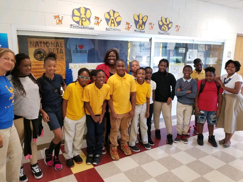 5th Graders <a href="/MilesTigersAPS/">Miles Elementary</a> are learning about the concept of Systems (Electric, Finding the Main Idea, and Government). Provocation: APS’s System. #howtheworldworks Way 2 Go Ms. Cherry #MilesCulture @AssocSupBattle <a href="/IBinAPS/">IB in APS</a> <a href="/ThalisePerry/">Thalise Perry</a> <a href="/apsupdate/">ATL Public Schools</a>