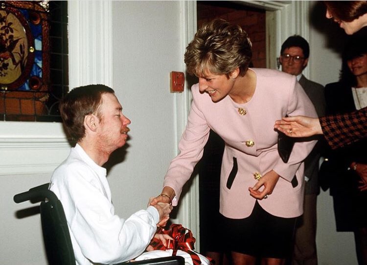importantmemos1's tweet photo. The late Princess Diana shaking hands with an AIDS patient. This was highly controversial at the time, as many people believed it could be passed by touch. 
#princessdiana https://t.co/l0bqoPfDuR