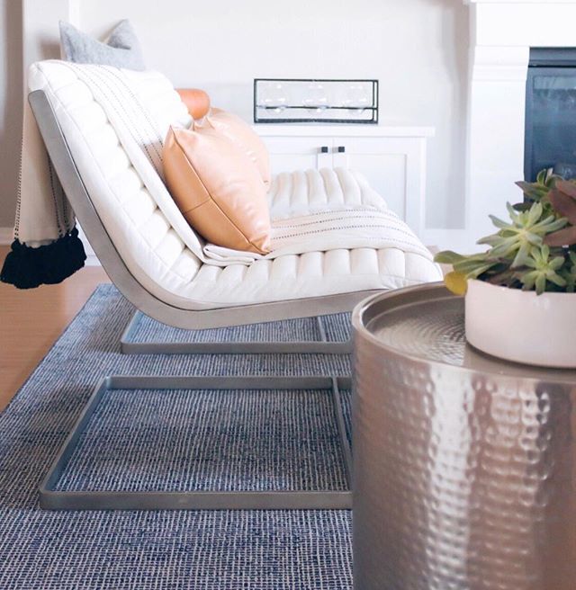 Do you know what’s awesome...when you work with a client with kids under 5 but she still lets you design with white chairs #momgoals 
What’s even more awesome....when I visit months later it’s still perfect! 🙌🏻
I need some tips...clearly my children … ift.tt/2PNYLCz