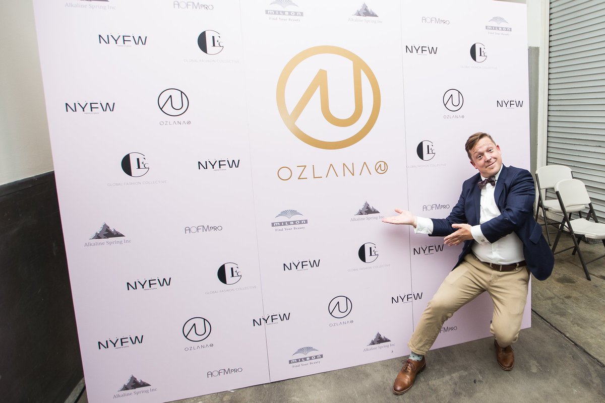 AlkalineSpring2's tweet image. Our head of Business Development at Alkaline Springs Jesse Kline at #NYFW !!

#canadianwater #luxurywater #fashionwater #alkalinewater