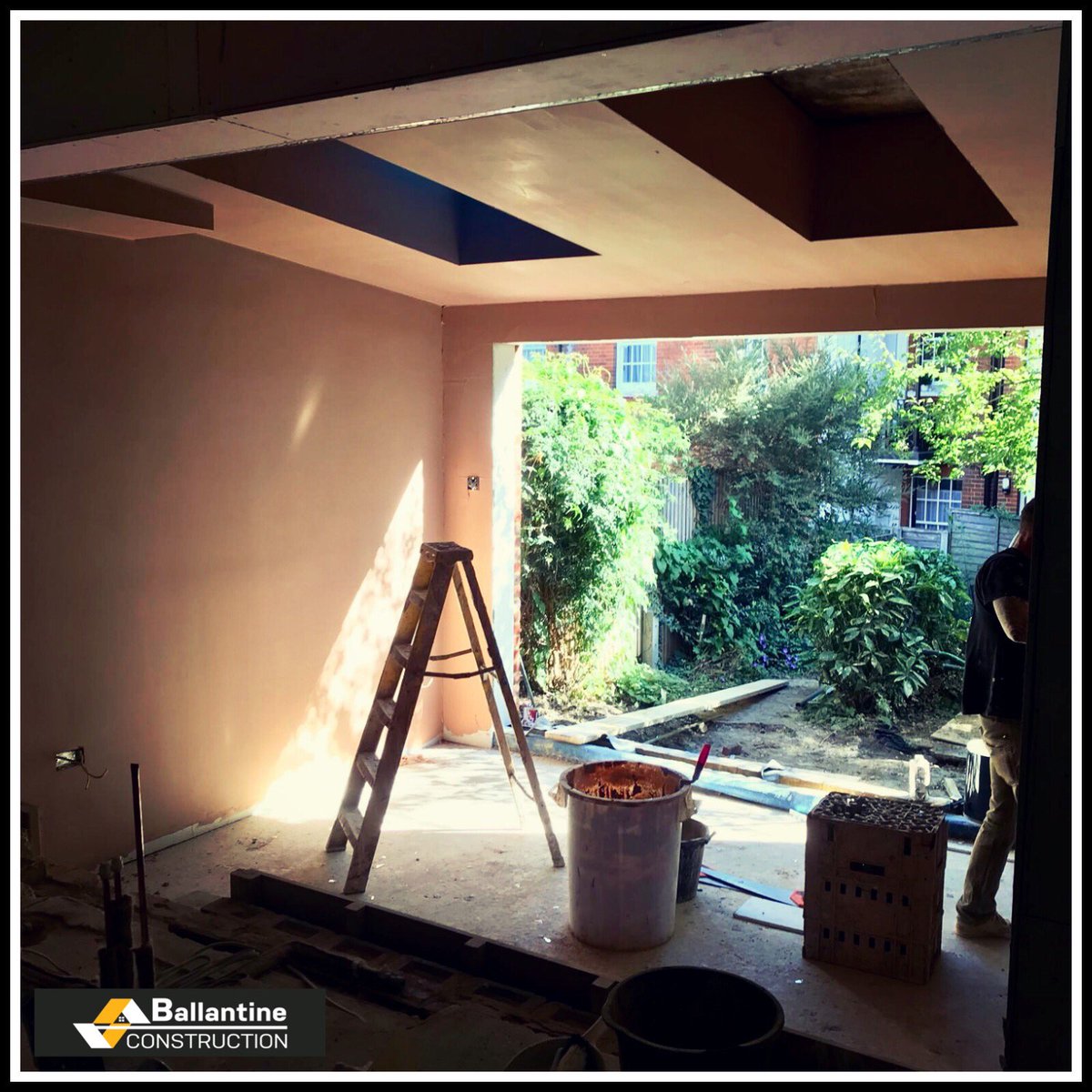 BallantineCLtd's tweet photo. The extension at SW19...plasterers are in, the transformation from building site to home is beginning👏🏼👷🏼‍♂️ #ballantineconstruction #houseextension #plasterers #plastering #plastererslife #knockthrough #houserenovation #sw19renovations #roofing #roofwork #roofworker https://t.co/dx5fnGkdR0
