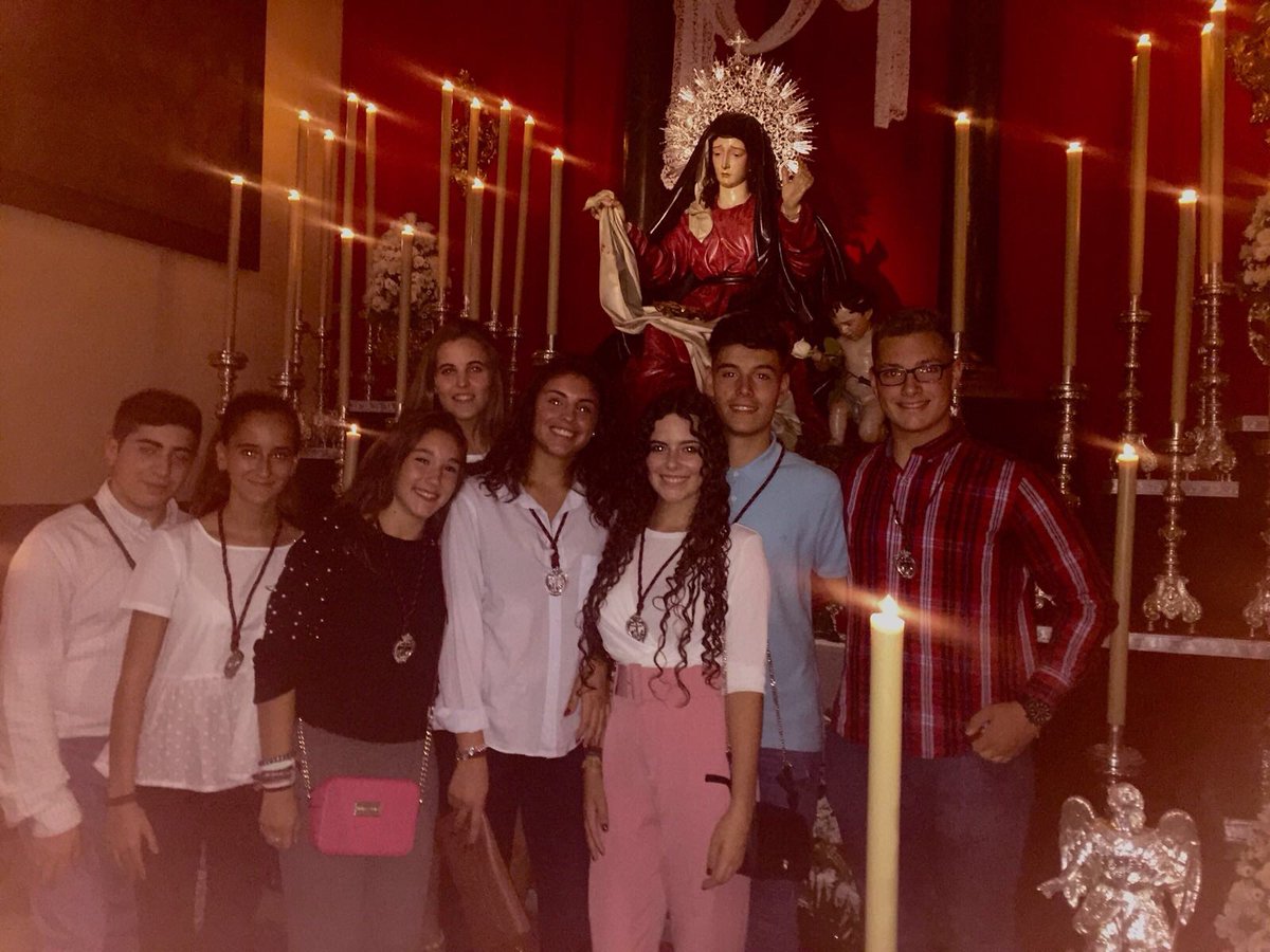 El pasado sábado el grupo joven asistió en representación de nuestra hermandad a la función en honor a la titular de una de nuestras cofradías vecinas <a href="/HumildadGranada/">Cofradía de la Humildad</a> . Desde aquí nuestro agradecimiento por el trato recibido, siempre es un honor acompañaros.
