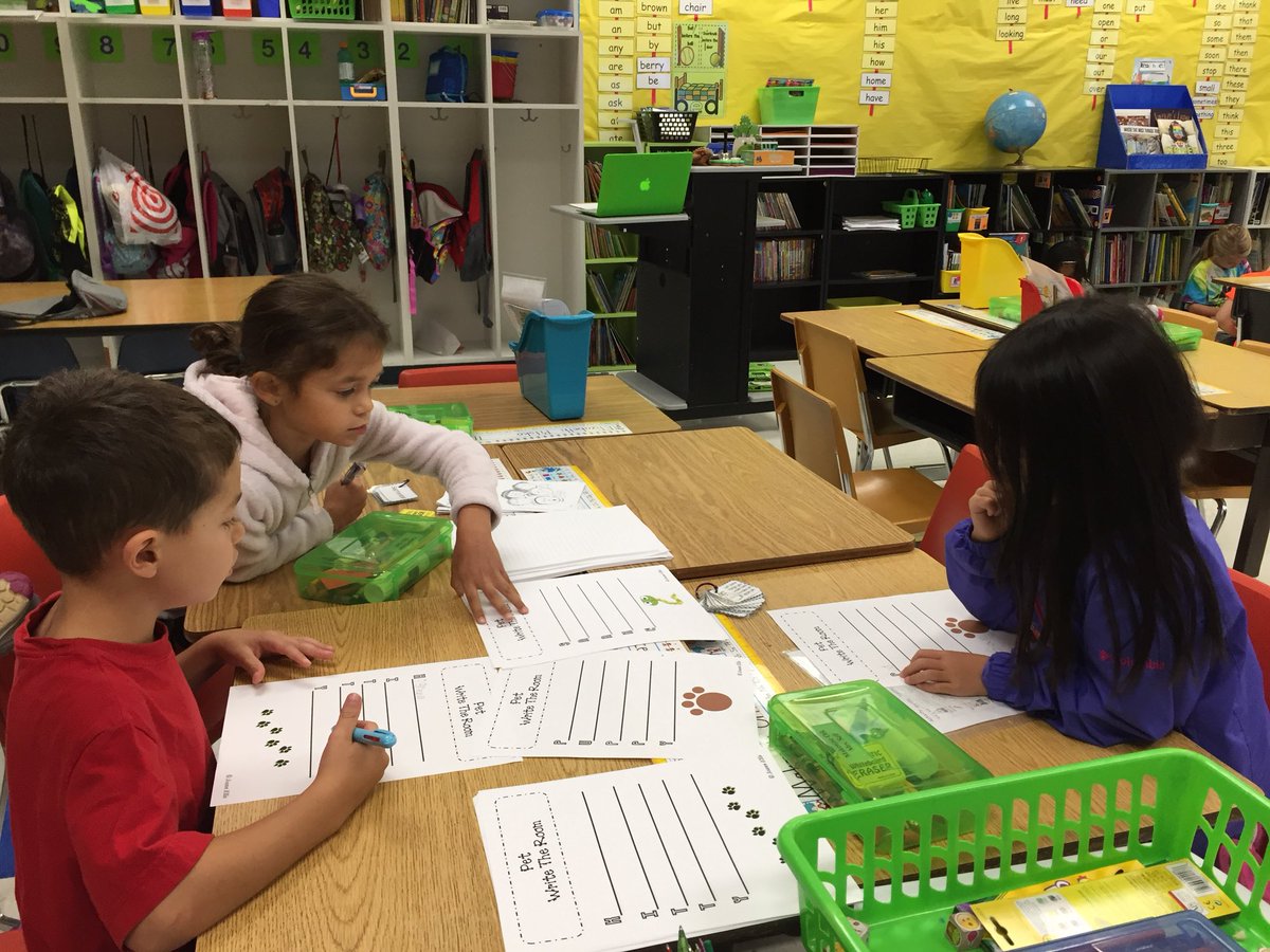 jwolff_nasd's tweet photo. Mrs. Sell’s first grade class at LNES is busy today learning. Students are immersed in listening to reading using iPods and chromebooks, reading books and writing about pets. #lovereading @icr205 @LNESPrincipal https://t.co/h5HRtUbrBO