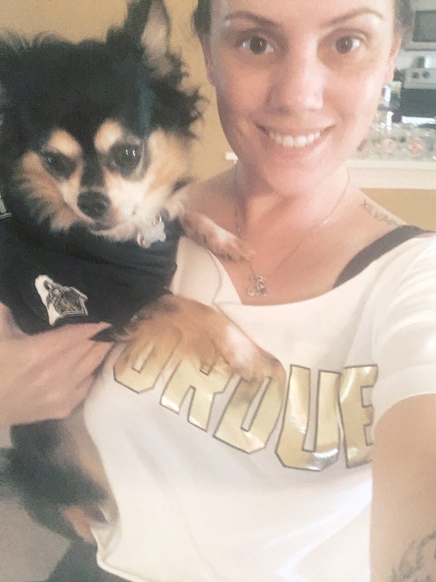 DulceTherapyDog's tweet photo. For our football themed Tales for Tails at the library weβre staying loyal to our Boilers! No fairweather fans or pups here! π€ππͺπΌπ #therapydog #boilerup #readingbuddy #dogsofpurdue #volunteer @LifeAtPurdue @PurdueFootball https://t.co/UgD0gal0IY