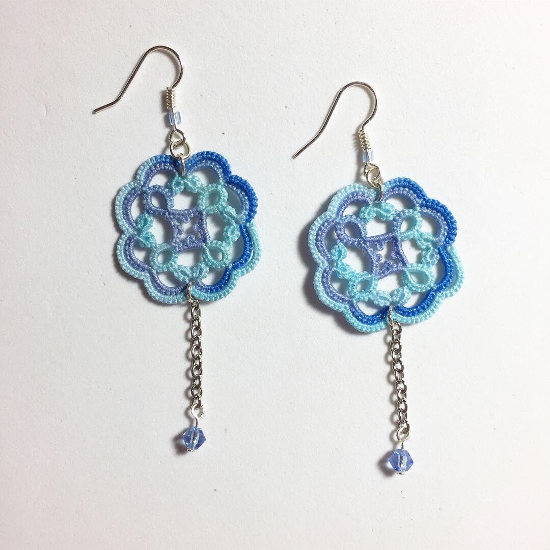 corettadeesign's tweet photo. Just finished these blue beauties. Pattern by @aki_tatting on instagram. #tatting #earrings #jewelry #handmade https://t.co/EWB5roZbbt