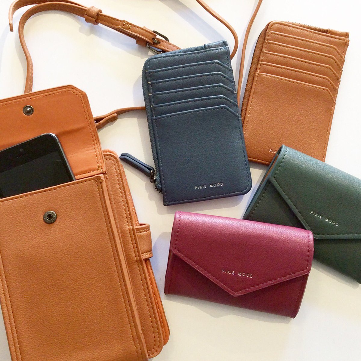 Fall collection <a href="/pixiemood/">Elvis Lunsford</a> has arrived and we’re loving all the gorgeous colours! No excuse for losing your phone or cards with these amazing wallets! And yes, that is a phone/wallet crossbody bag 🙌🙌🙌 #90sfashion