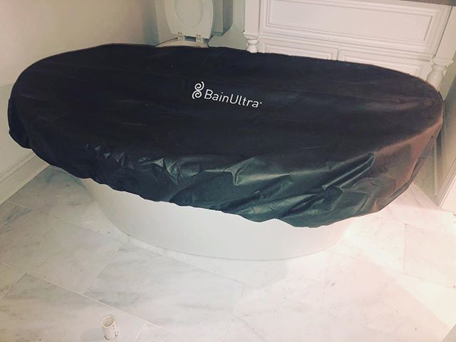 She has arrived...
🛀🏻 @bainultra the Queen 👸🏼 of baths... Evanescence Oval Bathtub 
#bath #design #luxury #tub #realestate #home #queen #bathroom #glam #bubbles #bainultra #relaxation #bathroomluxury #luxuriousbathroom #luxuryinterior #homedecor #hom… ift.tt/2NQVnJy