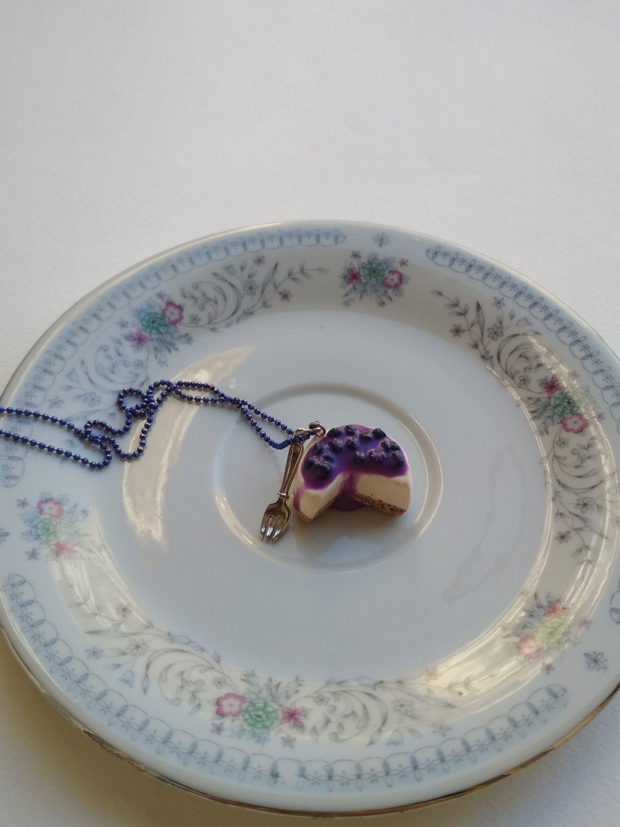 Blueberry cheesecake neclace  🍰🍰🍰
buff.ly/2QxM9jU
#tactusinspiration #thehandmadesideoflife #HandmadeHour #handmadejewelry #necklace #Miniature #miniaturemonday #etsy #etsyshop #polymerclay #polymerclayartist #etsyshop #fimocreation #sugarfree #glutenfree #yummymummy