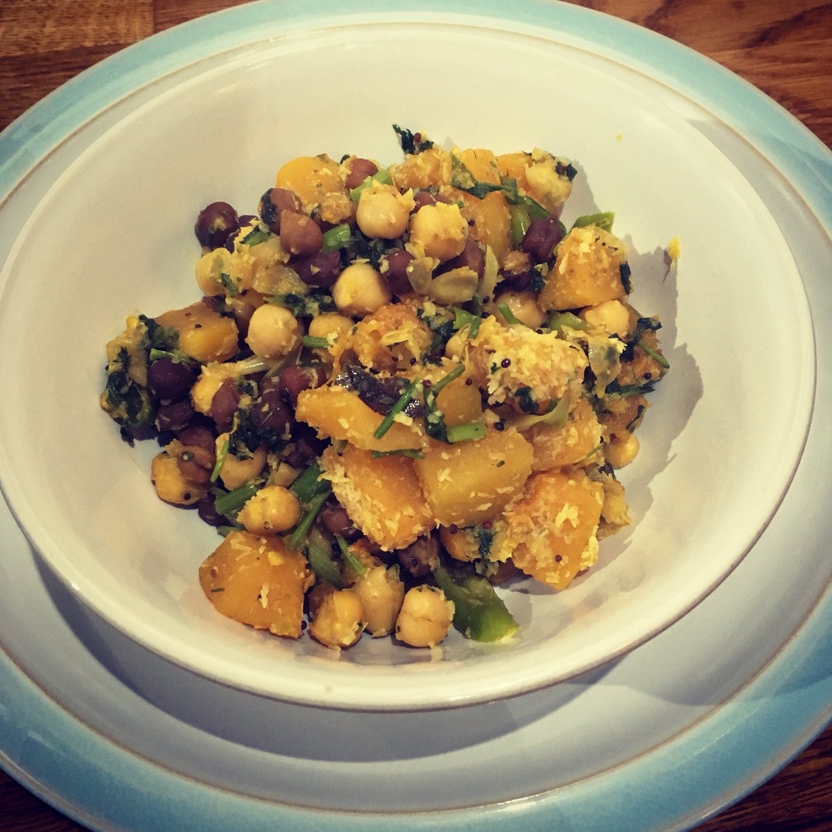 sukoosukoo's tweet photo. Super fast Monday night supper. Two chickpea and butternut squash curry #meatfreemonday #indianfood #foodstagram #freshfood #nutritious #delicious #homemade #veganfriendly https://t.co/KYyOCAYtps