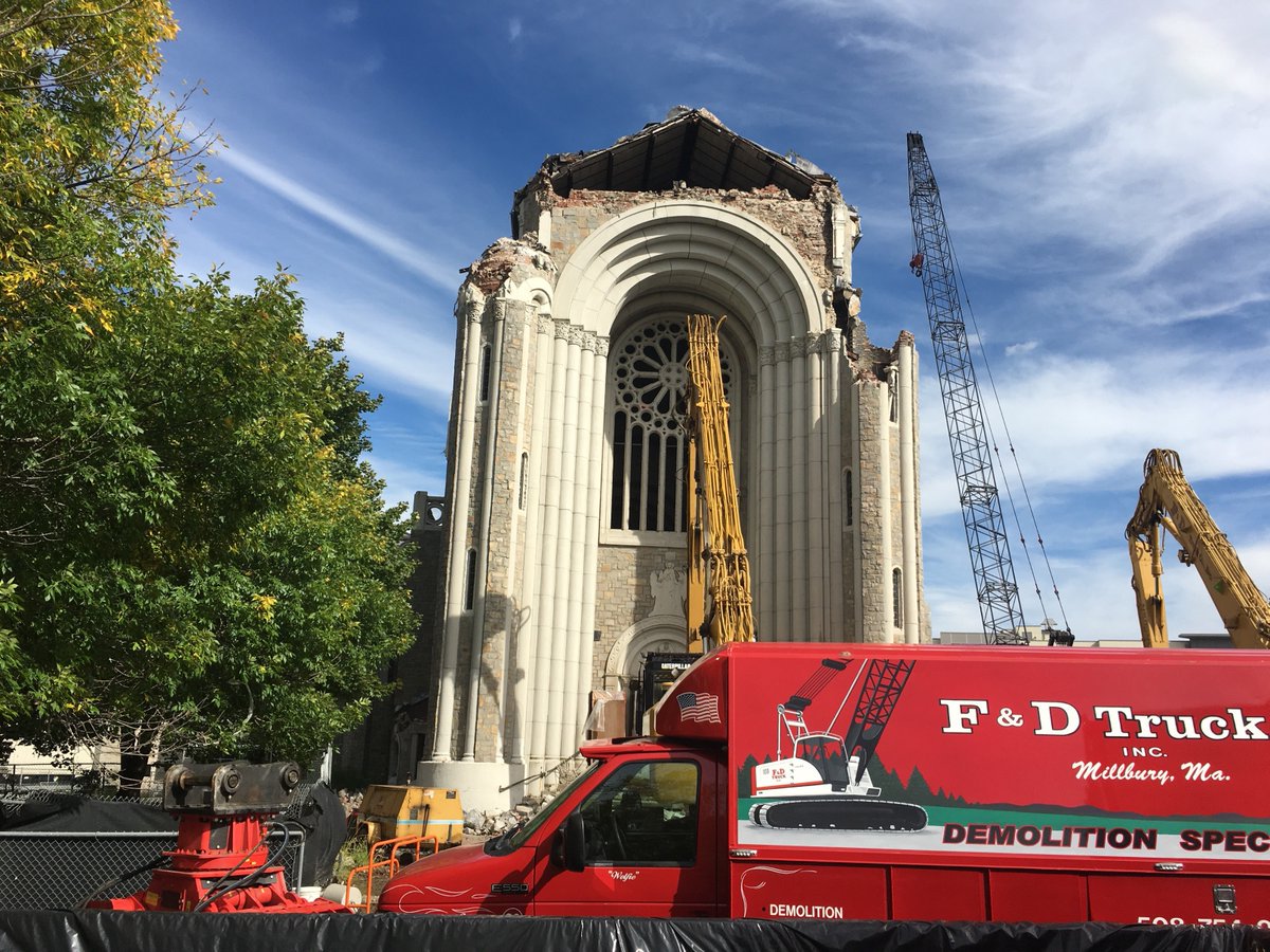 Destruction of former Notre Dame Church in #Worcester continues after bell removed. Watch video here.  worcestermag.com/news/20180917/… <a href="/TweetWorcester/">City of Worcester</a> <a href="/CommonTalkPod/">Talk of the Commonwealth</a> <a href="/speedofwhite/">Ben White</a> twtd.by/worcestermag/b…