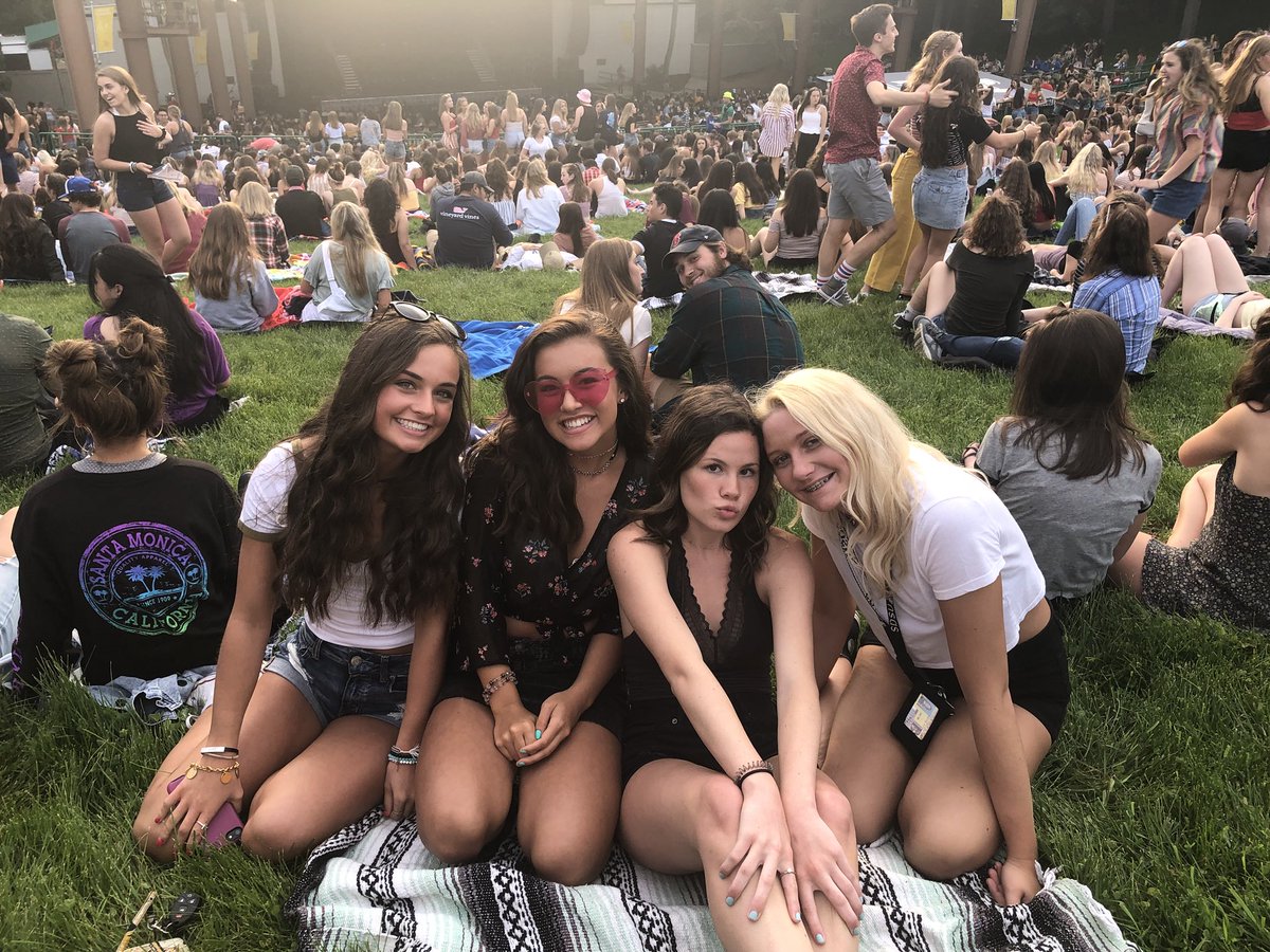 tiafrance__'s tweet photo. Screaming happy birthday to @pdieterle_13 love you with all my heart , cannot wait to celebrate 😻🎁#rockee https://t.co/5jMZPyOK0M