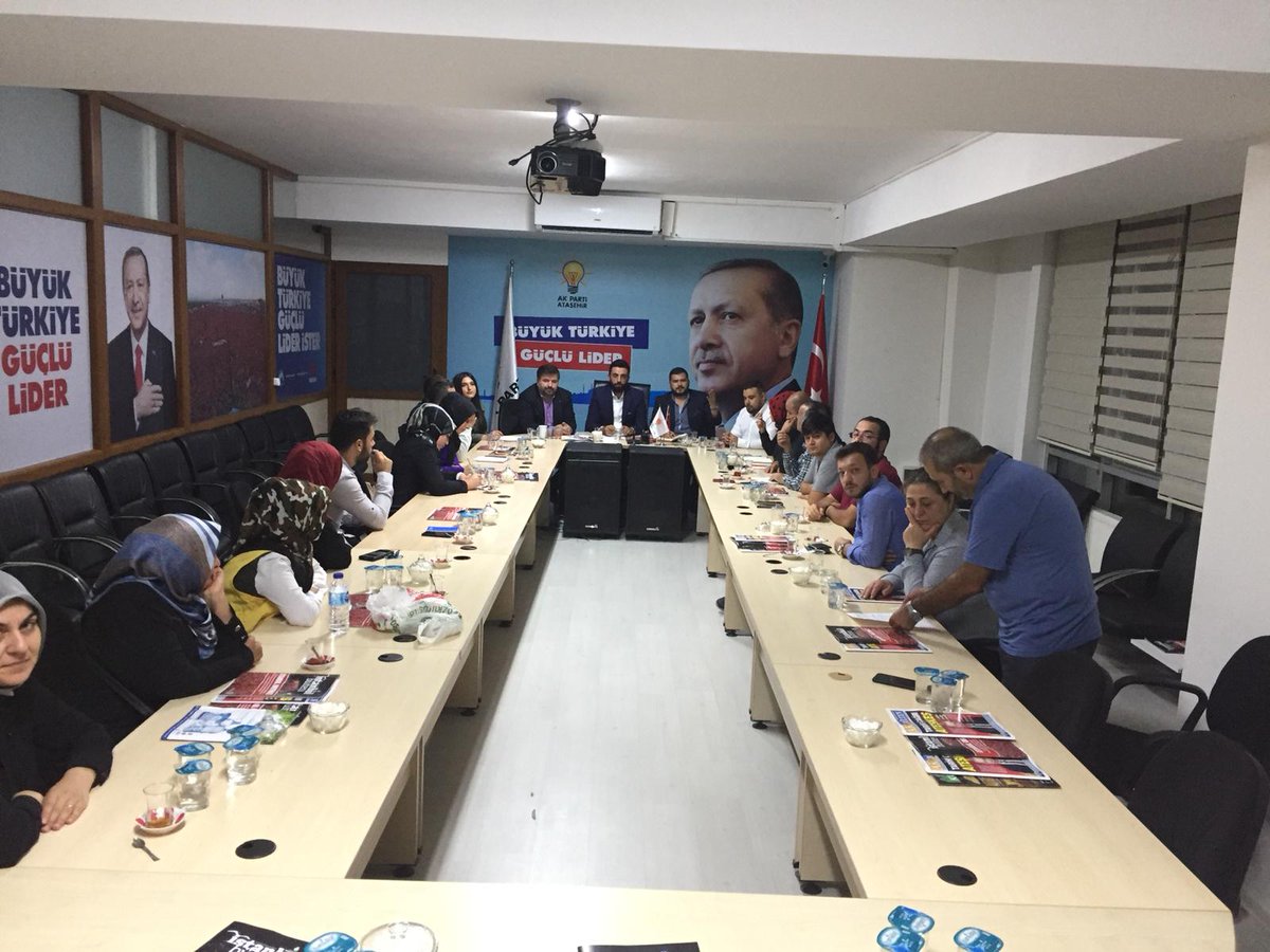 atasehirakparti's tweet photo. Tanıtım medya birim başkanları ve komisyon toplantımız ilçe başkanlığımızda gerçekleştirildi. https://t.co/ib2sjIw4Cc