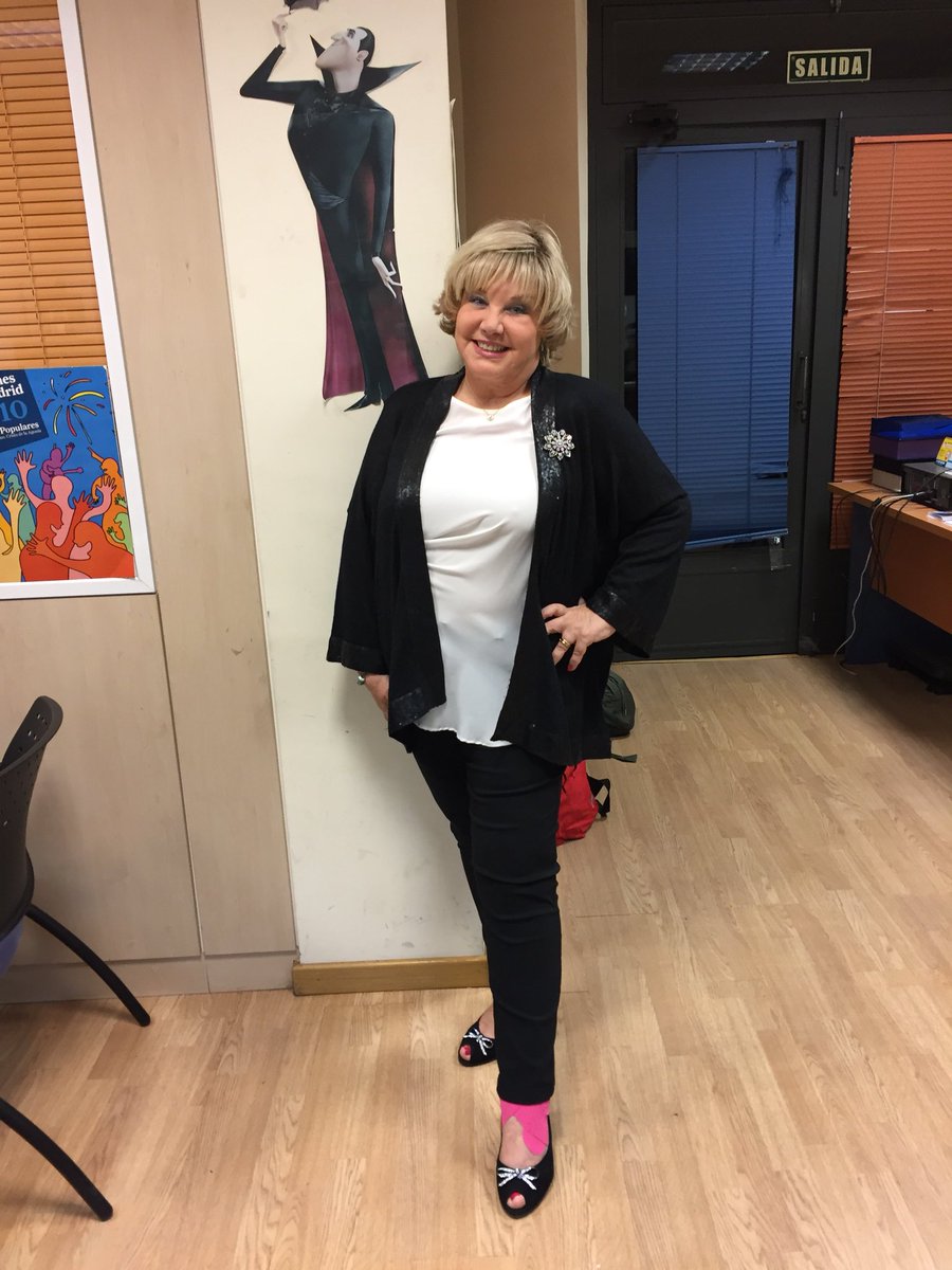 En #humanesdemadrid lista para cantar con mi venda rosa. Un esguince así es más llevadero