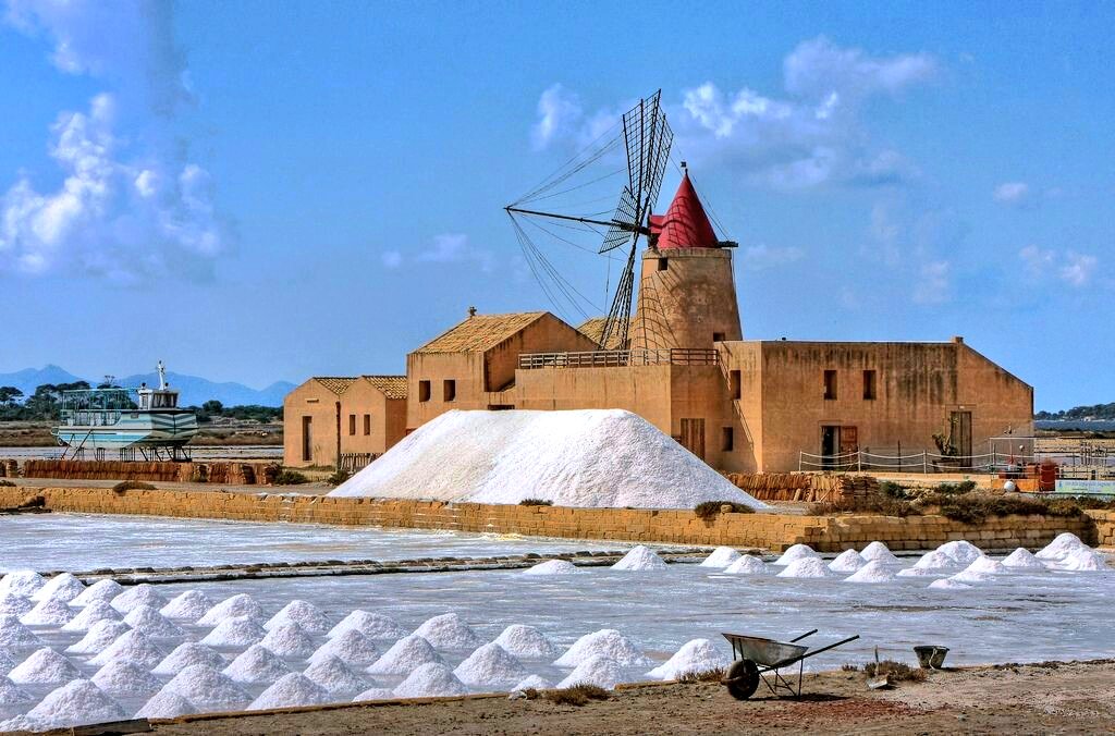 dcq_italia's tweet photo. 🌅#dcqitalia_sicily
Visit #ancient salt pans between #Trapani and #Marsala in #Sicily. Don't miss "Ettore and Infersa #SaltMuseum" and its over 500 years old #mill, once an indispensable instrument for the grinding of the #salt! #Italy #travel #dcqitalia #Italia #Sicilia #Италия https://t.co/qKbCRfsMRW