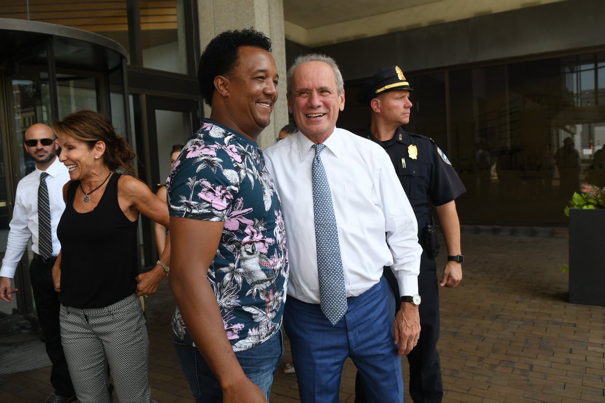 #PedroMartinez arrives for Worcester Red Sox celebration. Greets his police escort, fans and former @RedSox CEO #larrylucchino @telegramdotcom