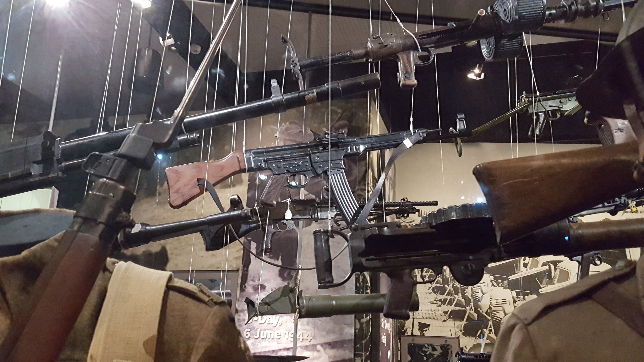 熊谷 徹 たとえばナポレオン戦争 の時に軍医が腕や足を切断するのに使ったノコギリがあった 当時は麻酔がなかった これは地獄の苦痛だ ある将校は麻酔なしで足を切断されたが 声ひとつ立てず 手術後に 熊谷 徹 たとえばナポレオン戦争 の時に軍医が腕や足を切断するのに使ったノコギリがあった 当時は麻酔がなかった これは地獄の苦痛だ ある将校は麻酔なしで足を切断されたが 声ひとつ立てず 手術後に