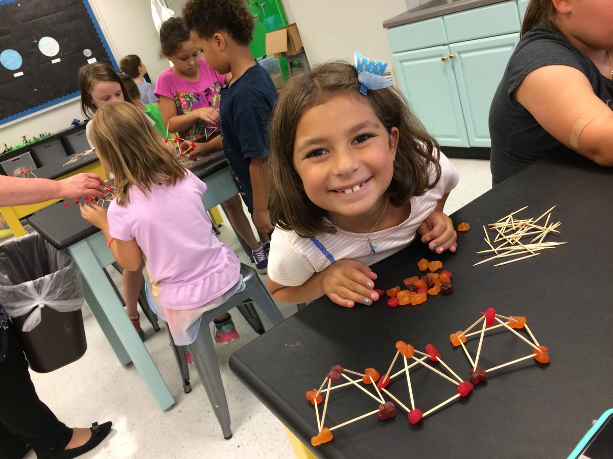 gleichweitkim's tweet photo. 2nd grade architects! #keh4life https://t.co/5i4Od02xIU