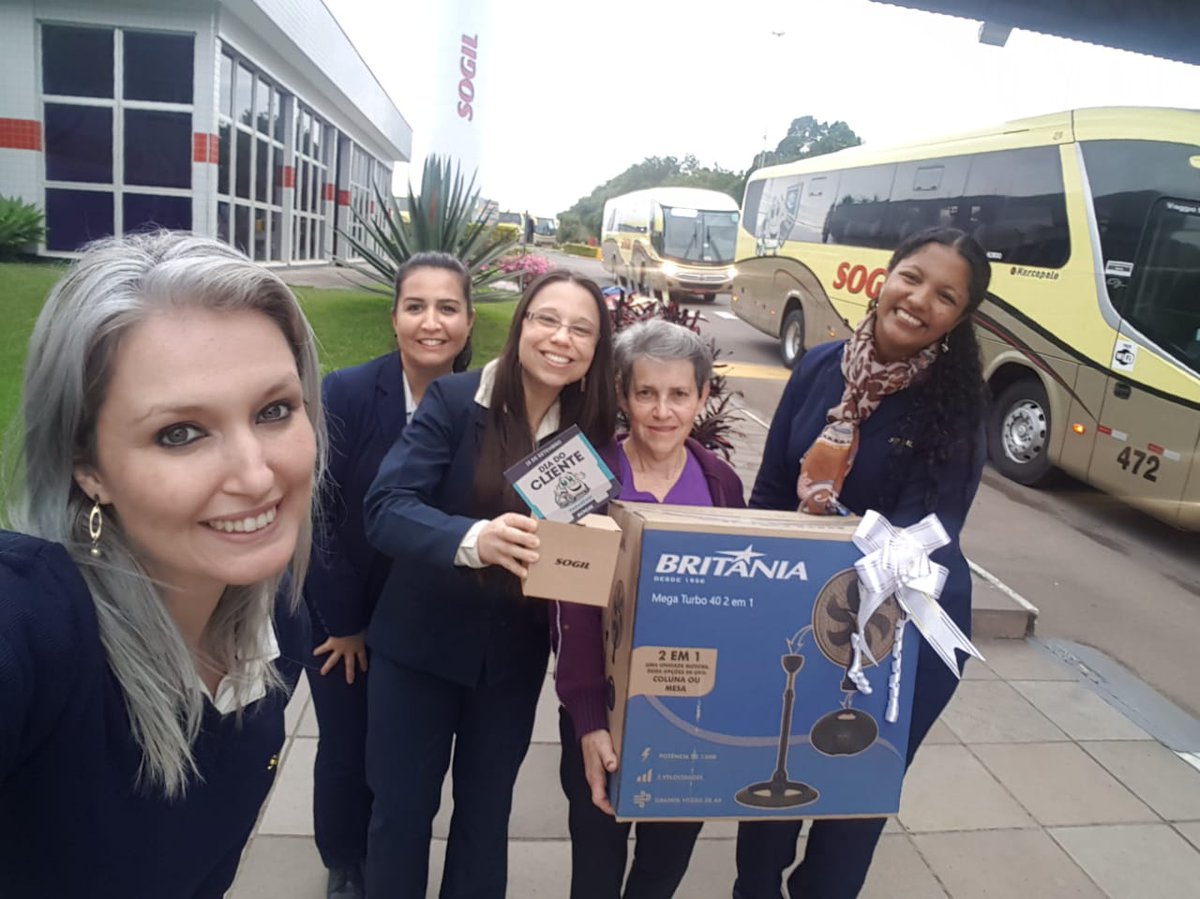 SOGIL_Oficial's tweet photo. #DiaDoCliente 😍🚍👏
Recebemos, nessa tarde, a cliente que mais interage nas redes sociais #Facebook e #WhatsApp da #SOGIL 👏👏👏
#ClienteSOGIL #Relacionamento #Homenagem #RedesSociais https://t.co/TO4imQijJ9