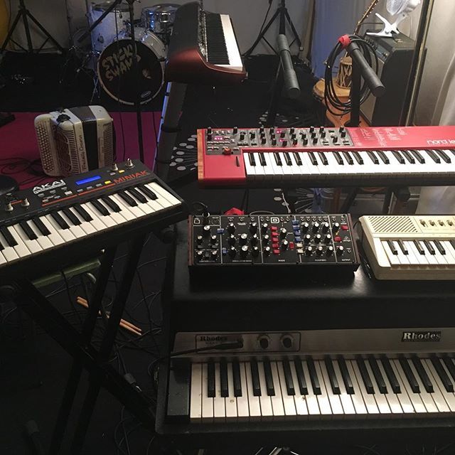 _bat_music's tweet photo. Homme à l’accordéon! -bat- en concert samedi 22 septembre à Hyères pour la présentation de saison du Théâtre Denis... nouveau set. https://t.co/YhUUm8BQPF