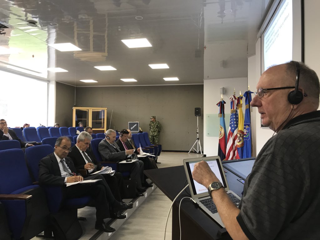 EsdegCol's tweet photo. #ALaHora Docentes #esdegue en capacitación con el Dr. #MartinCook Profesor de @KingsCollegeLon “Enseñanza de Ética Militar” Actualización de conocimientos sobre #etica #liderazgo.  Convenio #esdegue #KingsCollege de Londres Academia de Guerra Naval #Annapolis #Transparencia #BI https://t.co/CV2nFABeHi