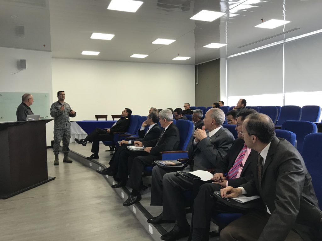 EsdegCol's tweet photo. #ALaHora Docentes #esdegue en capacitación con el Dr. #MartinCook Profesor de @KingsCollegeLon “Enseñanza de Ética Militar” Actualización de conocimientos sobre #etica #liderazgo.  Convenio #esdegue #KingsCollege de Londres Academia de Guerra Naval #Annapolis #Transparencia #BI https://t.co/CV2nFABeHi