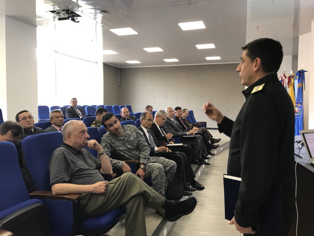EsdegCol's tweet photo. #ALaHora Docentes #esdegue en capacitación con el Dr. #MartinCook Profesor de @KingsCollegeLon “Enseñanza de Ética Militar” Actualización de conocimientos sobre #etica #liderazgo.  Convenio #esdegue #KingsCollege de Londres Academia de Guerra Naval #Annapolis #Transparencia #BI https://t.co/CV2nFABeHi