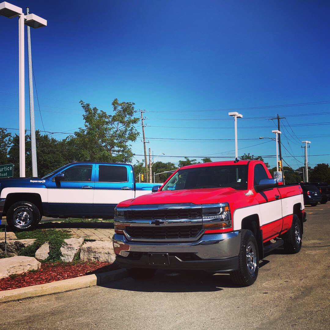 RoyNicholsChev's tweet photo. We’re pretty jazzed about these “one of a kind” trucks! #BigTen #RegCabRed #CrewBlue #RoyNicholsMotors #ChevyTrucks https://t.co/A6HyQKBZo8